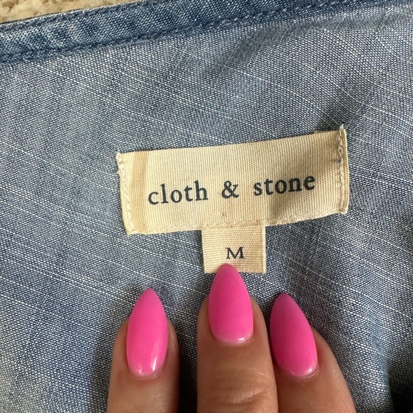Cloth and Stone sz MD denim cold shoulder top tie corner fits like LG - Picture 6 of 7